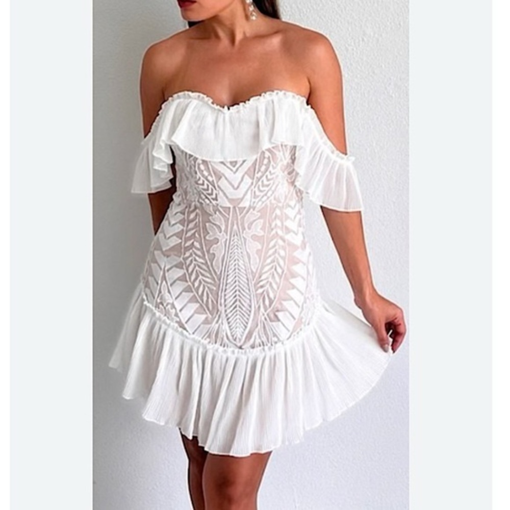 Chic Off-Shoulder White Mini Dress
